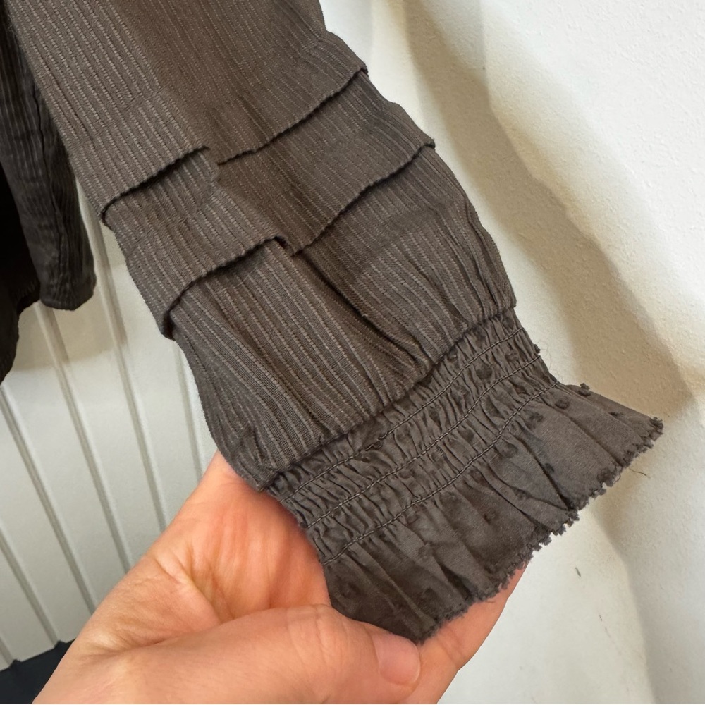Quince Charcoal Pintuck Button-Down Cottagecore Blouse Ruffle Trim Cotton Sz Med - Picture 8 of 12